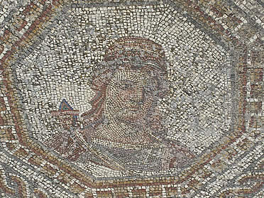 Detalle de un moisaico en la villa romana de Bru&ntilde;el