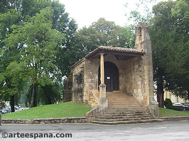 Ermita de Santa Cruz, donde se conserva el dolmen
