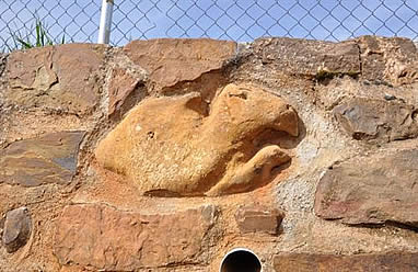 Figura hallada en un muro