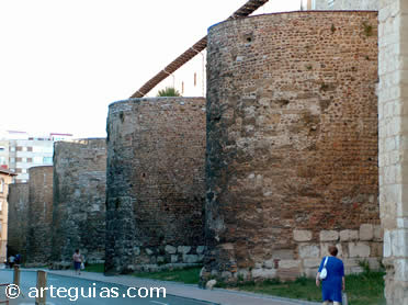 Lienzos de la muralla romana de Le&oacute;n
