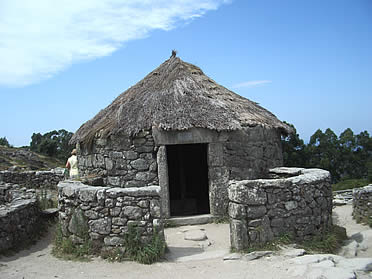 Casa recosntruida en el castro celta de Santa Tecla