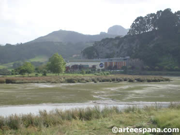 Exterior de la Cueva de Tito Bustillo