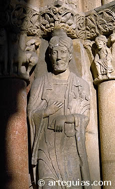 Detalle de la puerta principal de la Bas&iacute;lica de San Vicente